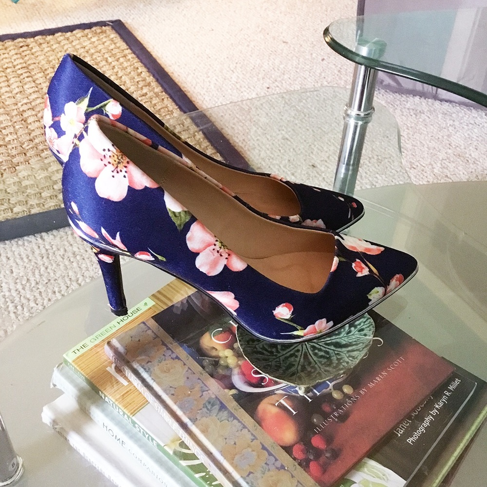 Navy Floral Pumps - Picture 2 of 3